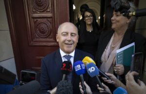 ‘A vida continua’: Tony Mokbel revela planos como homem livre Tony Mokbel sai em liberdade da Suprema Corte de Melbourne. Foto de Jason Sul. 6 de fevereiro de 2026.