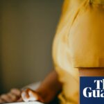 ‘Às 2 da manhã, parece que há alguém lá’: por que os nigerianos estão escolhendo chatbots para lhes dar conselhos e terapia