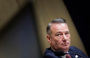 ‘Você acha que vai para o inferno?’: Chefe do ICE enfrenta perguntas difíceis ‘Você acha que vai para o inferno?’: Chefe do ICE enfrenta perguntas difíceis