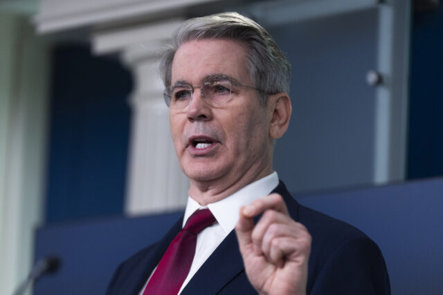 ‘Você mentiu?’: Democrata humilha secretário do Tesouro de Trump
