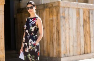 13 Vestidos de verão fluidos e perfeitos para a primavera com bolsos – menos de US $ 30! LONDRES, INGLATERRA - 18 DE SETEMBRO: Ambika Dhir foi vista usando bailarinas de couro preto, uma bolsa preta, uma pulseira Yve Saint Laurent de ouro amarelo e preto, bem como um vestido branco com gola antes do Emilia Wickstead Fashion Show durante a London Fashion Week de setembro de 2023 em 18 de setembro de 2023 em Londres, Inglaterra. (Foto de Jeremy Moeller/Getty Images)
