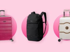 17 itens essenciais para viagens com desconto antes da grande promoção de primavera da Amazon Uma mulher bonita e feliz está andando pelas ruas de Barcelona e aproveitando um belo dia de outono na cidade grande.