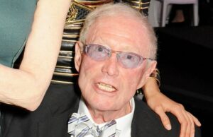 Alan Trustman, roteirista de ‘The Thomas Crown Affair’ e ‘Bullitt’, morre aos 95 Alan Trustman, roteirista de 'The Thomas Crown Affair' e 'Bullitt', morre aos 95