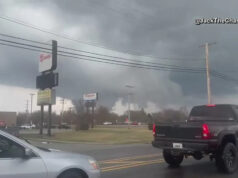 2 mortes relatadas, várias casas destruídas depois que a comunidade do noroeste de Indiana foi ‘atingida diretamente’ por um aparente tornado Yahoo news home