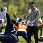 49ers contratam Matt Eberflus como assistente defensivo e assistente técnico