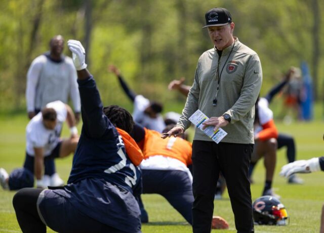 49ers contratam Matt Eberflus como assistente defensivo e assistente técnico
