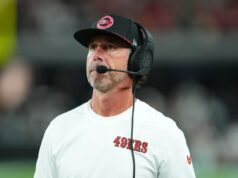 49ers obtêm notas brilhantes para o progresso da agência gratuita em 2026 Head coach Kyle Shanahan of the San Francisco 49ers looks on from the sideline during the first half of a preseason game against the Las Vegas Raiders at Allegiant Stadium on August 23, 2024 in Las Vegas, Nevada.