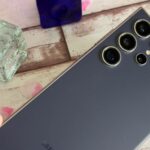 Uma pessoa segurando o Samsung Galaxy S26 Ultra