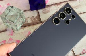 5 razões pelas quais não atualizarei meu Samsung Galaxy S24 Ultra para um S26 Ultra Uma pessoa segurando o Samsung Galaxy S26 Ultra