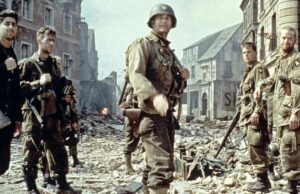 7 melhores filmes da Segunda Guerra Mundial, classificados pela classificação do Rotten Tomatoes O elenco de 'O Resgate do Soldado Ryan'.