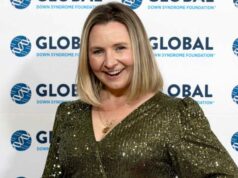 ‘7th Heaven’ Alum Beverley Mitchell detalha o susto do câncer de cólon aos 30 anos 7º-Céu-então-e-agora