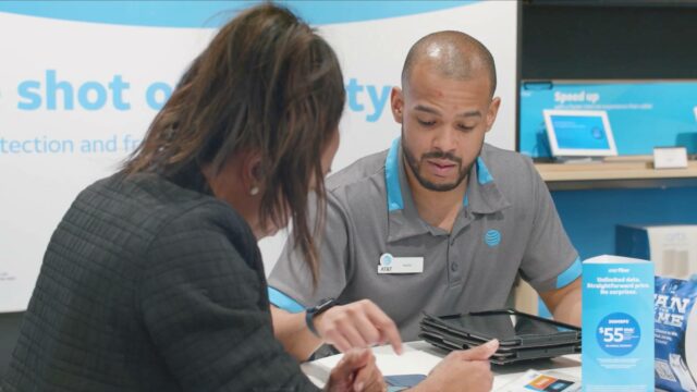 Site da AT&T em um telefone com bateria