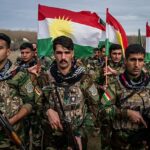 Combatentes curdos Peshmerga treinam em 18 de janeiro de 2026 perto de Erbil, Iraque
