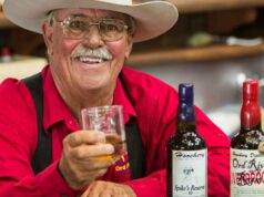 A Destilaria Hoochery coloca seus destilados em ordem com a produção no noroeste A Destilaria Hoochery coloca seus destilados em ordem com a produção no noroeste