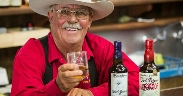 A Destilaria Hoochery coloca seus destilados em ordem com a produção no noroeste
