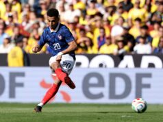 A França venceu a Colômbia por 3 a 1 para mostrar poder de fogo e profundidade do elenco O atacante nº 10 da França, Kylian Mbappe, reage após sua tentativa de marcar um gol que não foi permitido por impedimento, durante um amistoso de futebol entre Colômbia e França no Northwest Stadium em Landover, Maryland, em 29 de março de 2026. (Foto de FRANCK FIFE / AFP)