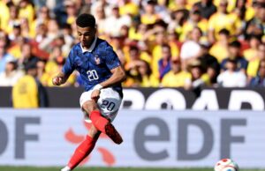 A França venceu a Colômbia por 3 a 1 para mostrar poder de fogo e profundidade do elenco O atacante nº 10 da França, Kylian Mbappe, reage após sua tentativa de marcar um gol que não foi permitido por impedimento, durante um amistoso de futebol entre Colômbia e França no Northwest Stadium em Landover, Maryland, em 29 de março de 2026. (Foto de FRANCK FIFE / AFP)