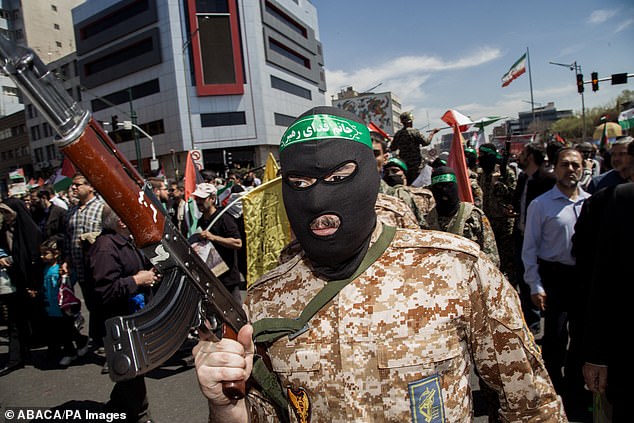 A Guarda Revolucionária do Irã alerta que empresas dos EUA A Guarda Revolucionária do Irão ameaçou atacar empresas dos EUA em toda a região, apelando aos funcionários para evacuarem os locais