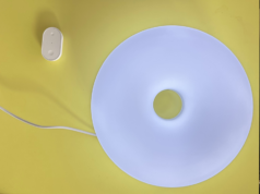 A IKEA lançou uma versão inteligente de sua lâmpada de donut viral Varmblixt – eu experimentei Uma lâmpada IKEA Varmblixt pendurada na parede