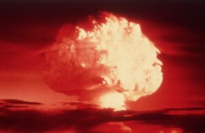 A Terceira Guerra Mundial provavelmente começará na próxima década, acredita a maioria dos britânicos – e os especialistas militares concordam Uma nova sondagem revelou que 53 por cento dos britânicos acreditam que é “provável” ou “muito provável” que seremos arrastados para um conflito global nos próximos cinco a dez anos (foto de arquivo)