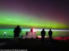 A aurora boreal deve reaparecer na Grã-Bretanha esta noite, depois de ter sido avistada no extremo sul, em Norfolk, na sexta-feira. Fotógrafos e observadores de estrelas observaram a aurora boreal em Northumberland na sexta-feira
