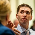 Os advogados que representam o atirador acusado Tyler Robinson, 22 (foto em dezembro) alegaram que a bala usada para matar o comentarista conservador Charlie Kirk não correspondia ao rifle que ele supostamente usou