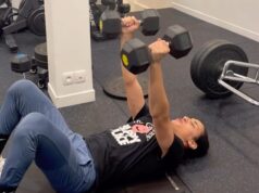 A boxeadora de gênero Imane Khelif se recusa a desistir das Olimpíadas, indo à academia horas depois que atletas trans foram banidas do esporte feminino, tendo jurado: ‘Sou uma menina – e farei um teste de sexo’ Imane Khelif estrelou um novo vídeo de treino determinado poucas horas depois que os chefes olímpicos reprimiram os atletas transgêneros e DSD