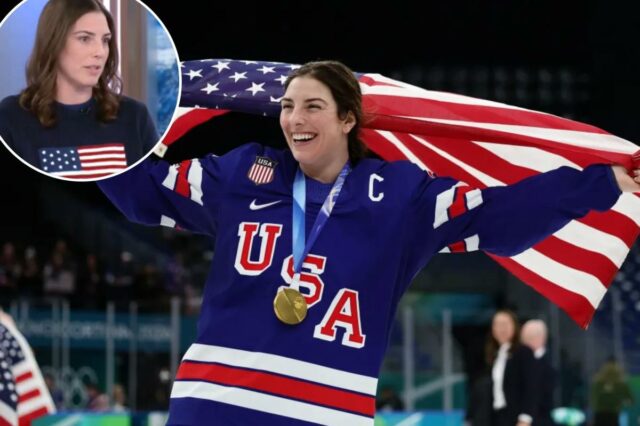 A medalhista de ouro Hilary Knight nº 21 da equipe dos Estados Unidos comemora após a cerimônia de medalha após a partida da medalha de ouro feminina contra o Canadá nos Jogos Olímpicos de Inverno de 2026 na Arena de Hóquei no Gelo Milano Santagiulia em 19 de fevereiro de 2026 em Milão, Itália. 
