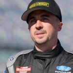 A carreira de piloto de corrida de Frankie Muniz e a programação da NASCAR forçaram a reinicialização de 'Malcolm in the Middle' para filmar de domingo a quinta-feira: 'Foi exaustivo'