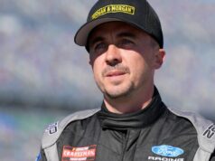 A carreira de piloto de corrida de Frankie Muniz e a programação da NASCAR forçaram a reinicialização de ‘Malcolm in the Middle’ para filmar de domingo a quinta-feira: ‘Foi exaustivo’ A carreira de piloto de corrida de Frankie Muniz e a programação da NASCAR forçaram a reinicialização de 'Malcolm in the Middle' para filmar de domingo a quinta-feira: 'Foi exaustivo'