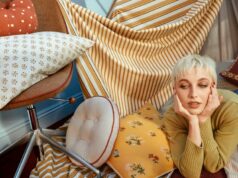 A coleção ‘eclética’ West Elm Home de Emma Chamberlain apresenta jarros de pombos, almofadas enfeitadas com botões e outros ‘pequenos itens estranhos’ A coleção 'eclética' West Elm Home de Emma Chamberlain apresenta jarros de pombos, almofadas enfeitadas com botões e outros 'pequenos itens estranhos'