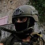 Soldados das FDI assumem posições durante um ataque do exército na cidade de Nablus, na Cisjordânia, no mês passado. Há avisos de que as forças israelitas estão a ficar demasiado sobrecarregadas.