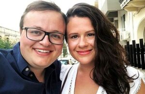 A deputada trabalhista suspensa doou £ 2.400 da empresa de seu marido apenas três semanas antes de ele ser preso sob suspeita de espionagem para a China – quando ela insistiu que ‘não fazia parte do negócio dele’ Joani Reid, deputada de East Kilbride e Strathaven, recebeu uma doação de £ 2.400 da empresa de seu marido apenas três semanas antes de ele ser preso por suspeita de espionagem para a China