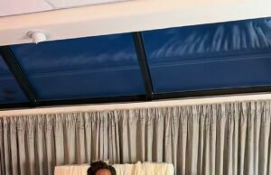 A despedida de solteira MUITO luxuosa do Venezuela Fury: futuro noivo, 17, inaugura evento para um baile enquanto a filha de Tyson, 16, mostra troca de roupa, estação glambot e barraca de fro-yo em sua festa Venezuela Fury posou em frente à decoração de seu luxuoso vestido de despedida de solteira no Morecambe Football Club na quinta-feira