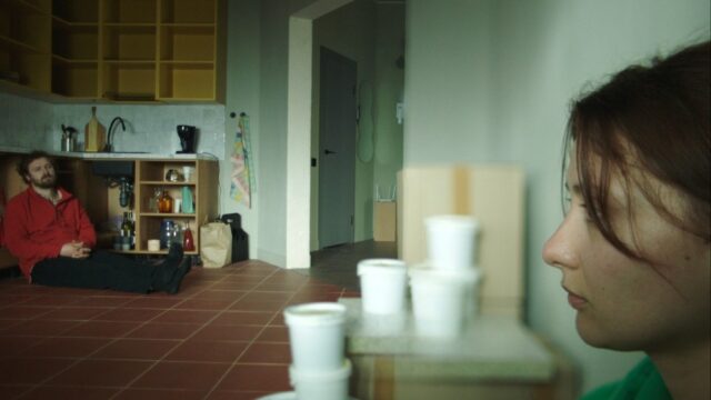 A diretora ucraniana Zhanna Ozirna explora a intimidade sob cerco em 'lua de mel'
