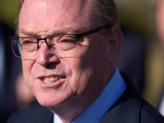 A equipe de Trump não se importa se a guerra no Irã quebra seu banco Desenho animado de Clay Bennett