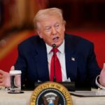 O presidente dos EUA, Donald Trump, fala durante uma mesa redonda sobre esportes universitários.