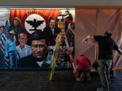 A esquerda enfrenta a dolorosa realidade do legado de César Chavez Um marco em homenagem a César Chavez ao longo dos Pontos de Luz: Caminho do Voluntariado na quinta-feira, 19 de março de 2026, em Washington. (Foto AP/Allison Robbert)
