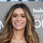 A estrela de 'Bachelorette' Taylor Frankie Paul joga bancos de bar na ex Dakota Mortensen em vídeo vazado de 2023, criança perto de incidente doméstico