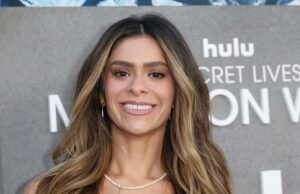 A estrela de ‘Bachelorette’ Taylor Frankie Paul joga bancos de bar na ex Dakota Mortensen em vídeo vazado de 2023, criança perto de incidente doméstico A estrela de 'Bachelorette' Taylor Frankie Paul joga bancos de bar na ex Dakota Mortensen em vídeo vazado de 2023, criança perto de incidente doméstico