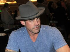 A estrela de Buffy, Nicholas Brendon, foi encontrada morta por um amigo após uma morte chocante aos 54 anos, pois não havia suspeita de ‘jogo sujo’ Nicholas Brendon foi encontrado morto por seu amigo após o choque do ator falecer aos 54 anos, enquanto não há suspeita de 'jogo sujo'; visto em 2015 em Los Angeles