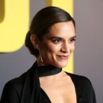 A estrela de 'The Pitt' Sepideh Moafi diz que seu primeiro agente 'Queria que eu mudasse meu nome': 'Eu imediatamente disse F— Não'