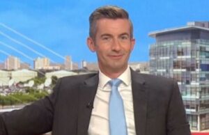 A estrela do BBC Breakfast ‘não se sente mais segura em Londres’ depois que seu Rolex de £ 7.000 foi roubado por uma gangue em Mayfair O apresentador do BBC Breakfast, Ben Thompson (à esquerda), diz que não se sente mais seguro em Londres depois que seu Rolex de £ 7.000 foi arrancado de seu pulso por uma gangue de assaltantes