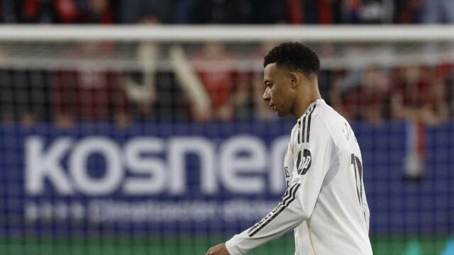 A estrela do Real Madrid, Mbappe, em Paris para tratamento A estrela do Real Madrid, Mbappe, em Paris para tratamento de lesão no joelho