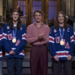 A estrela do hóquei feminino dos EUA, Hilary Knight, conta uma piada no 'SNL' sobre a visita de Trump à Casa Branca