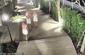 A estrela do momento TOWIE, Jordan Wright, ameaça um ‘tiroteio de merda’ dias antes de ser encontrado morto Uma família de três pessoas hospedada em um hotel vizinho pode ser vista nas imagens do CCTV, parecendo ouvir Jordan gritando ao telefone.