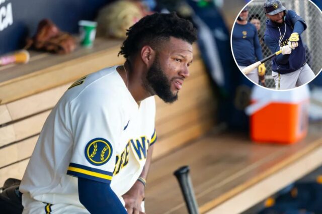 A estrela dos Brewers, Jackson Chourio, fica fora de um O outfielder do Milwaukee Brewers, Jackson Chourio, no banco de reservas durante um jogo de treinamento de primavera.