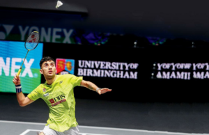 A estrela indiana do badminton Lakshya Sen reage após perder a final do All England Open A estrela indiana do badminton Lakshya Sen reage após perder a final do All England Open