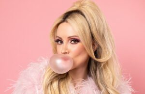 A ex-colega de brincadeira Holly Madison recusou vaga em um grande reality show por um motivo hilário A ex-colega de brincadeira Holly Madison recusou vaga em um grande reality show por um motivo hilário