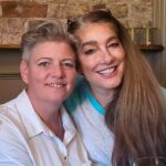 Jet admitiu ter desenvolvido um problema com álcool e ter atacado sua esposa, Zoe, 51, porque se sentiu intimidada por ela